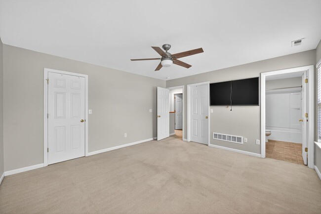 Building Photo - Charming 3-bedroom, 2-bath townhouse