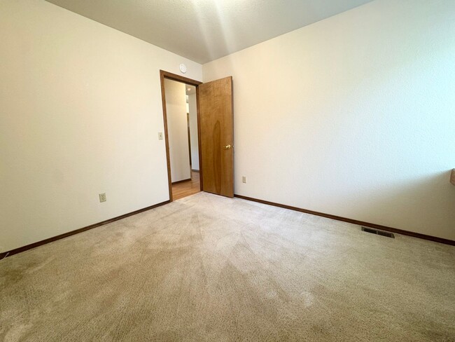 Building Photo - Now leasing in West Boise! This single-lev...