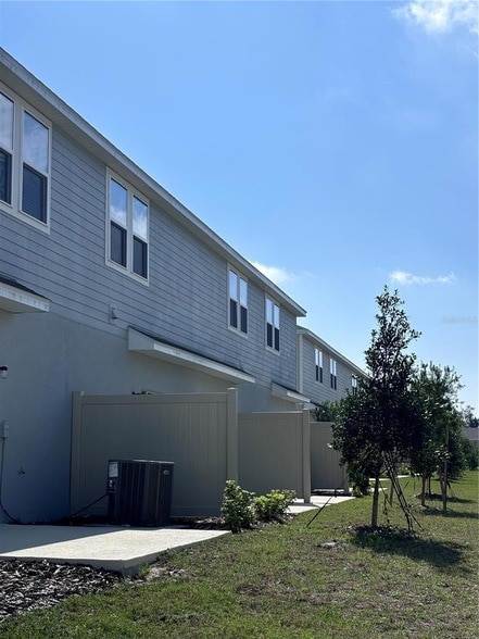 Building Photo - 3010 Canary Ave