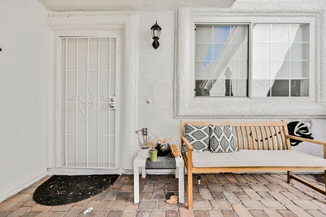 Building Photo - Summerlin - Single Story Townhome -