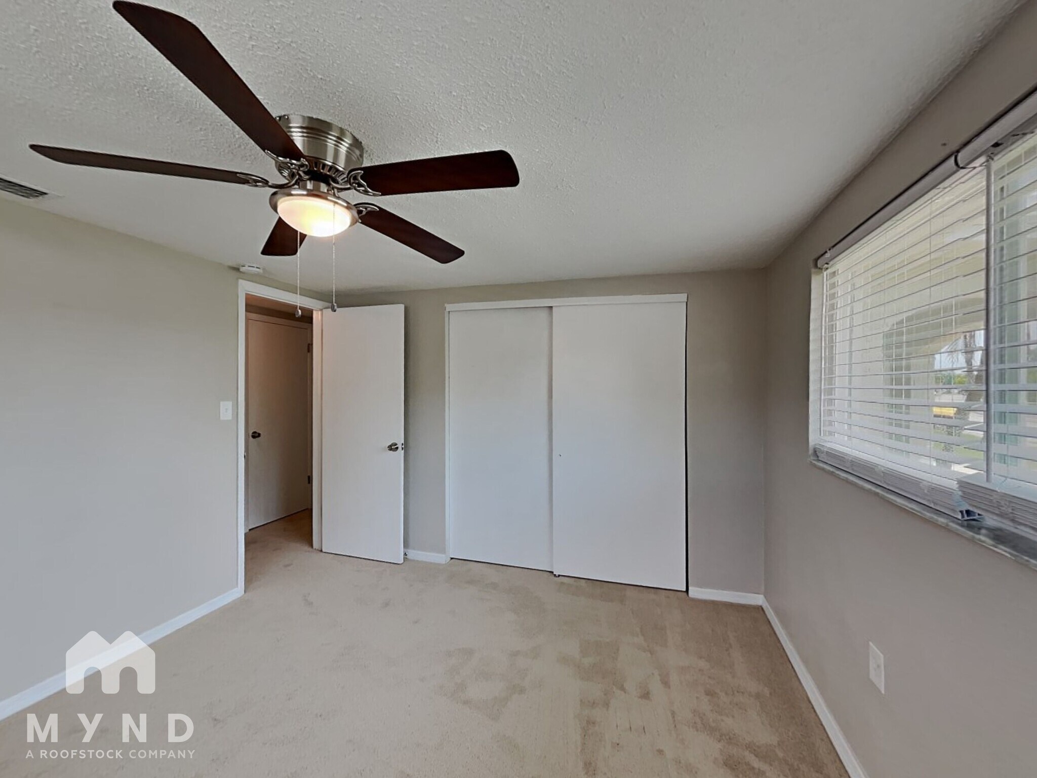 Building Photo - 9724 Lakeside Ln