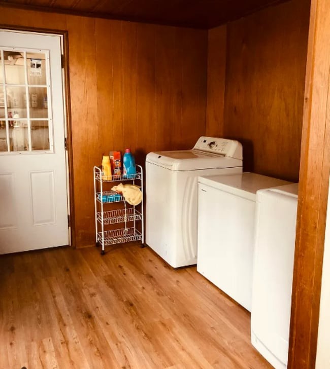 Building Photo - 1511 E Call St