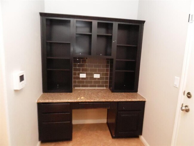 Building Photo - 1217 Peregrine Way