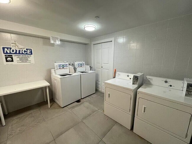 Building Photo - 3 bedroom in JAMAICA NY 11432