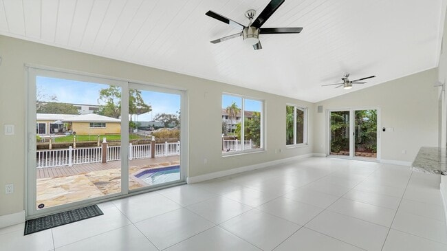 Building Photo - 1412 NE 53rd Ct