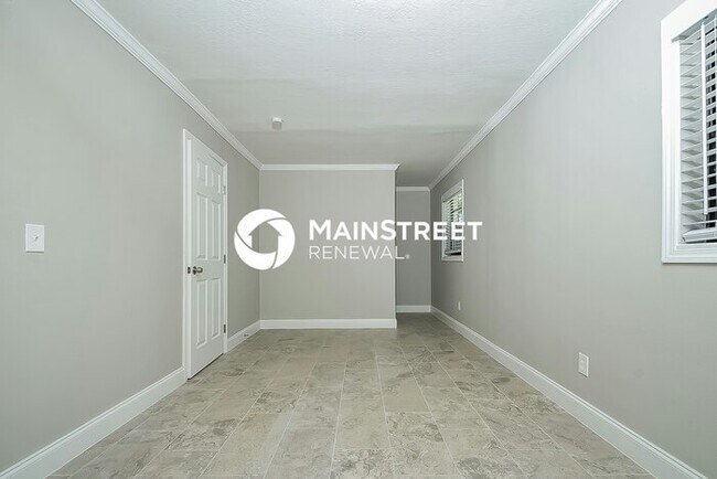 Building Photo - 3 Bedroom Pet-Friendly Home in Winter Haven, FL with Main Street Renewal