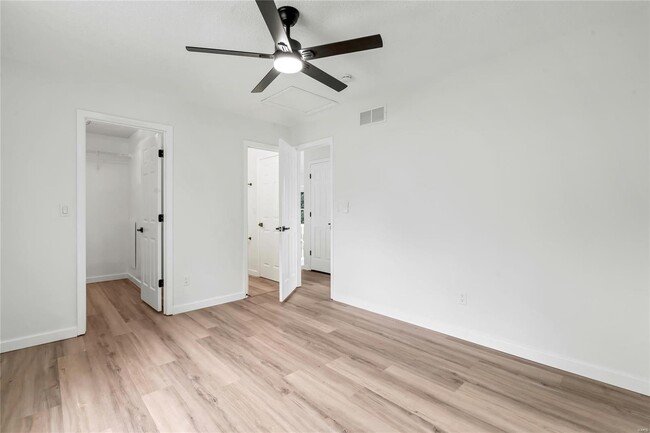 Building Photo - 802 Notre Dame Dr