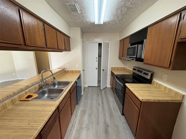 Building Photo - 10607 Staghill Dr