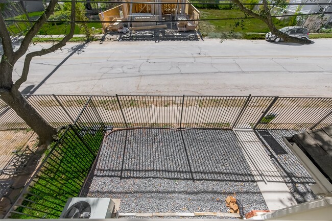 Building Photo - 313 Hogan St