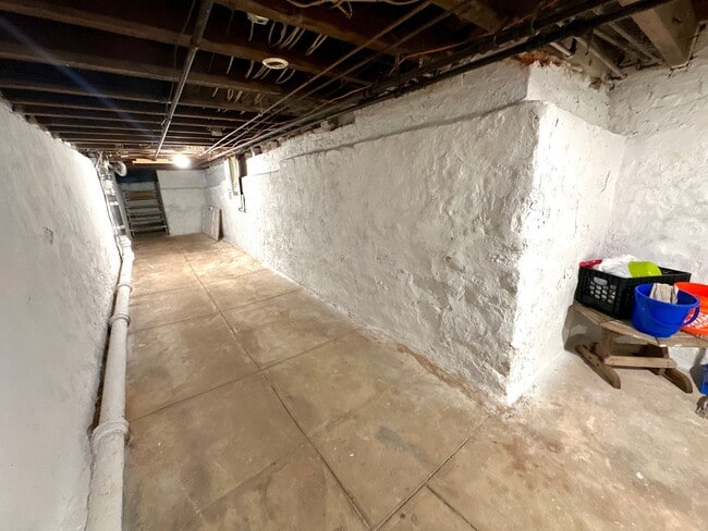 Building Photo - 546 N 11th St