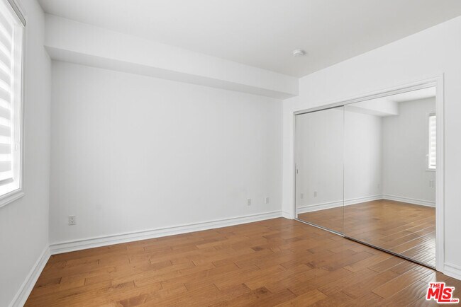 Building Photo - 325 S Arnaz Dr