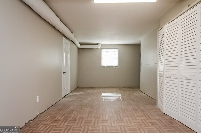 Building Photo - 4975 Manor Dr SW