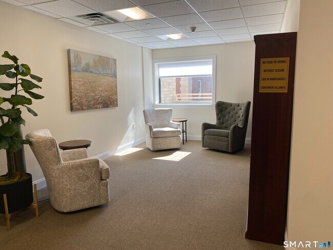 Building Photo - 143 Hoyt St