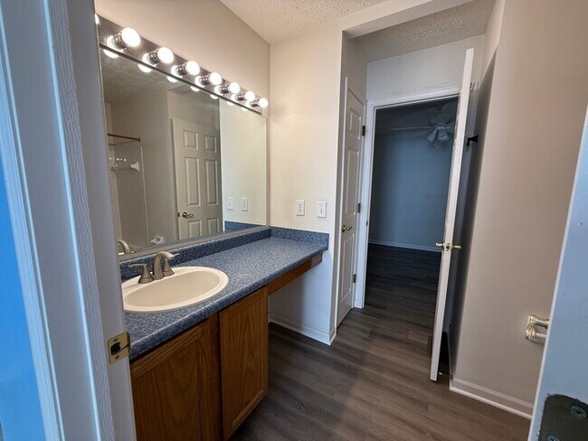 Building Photo - Updated 3 Bed, 2.5 Bath Home
