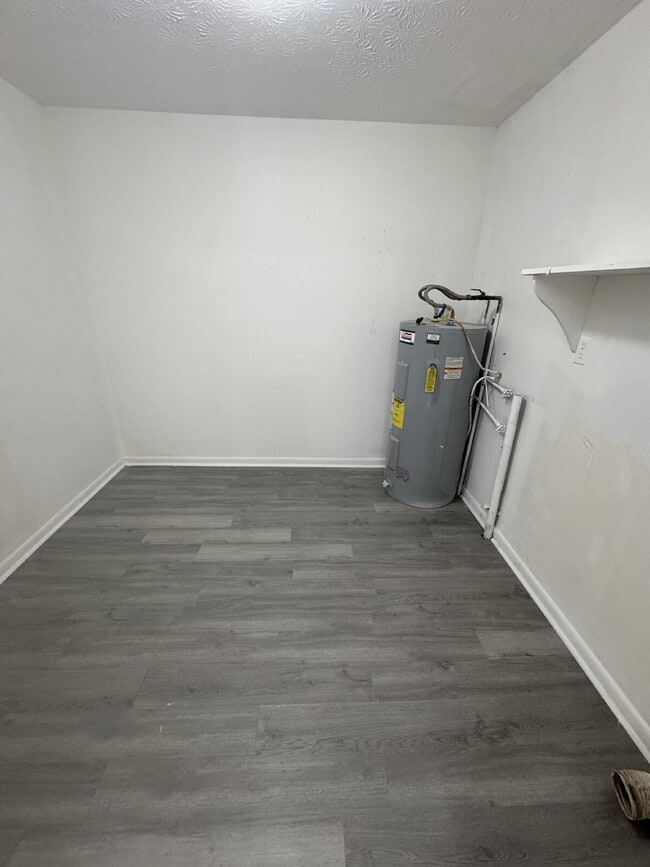 Building Photo - "Charming 3-Bed Oasis with 2 Full Baths on Brookview Drive – Your Perfect Talladega Retreat!"