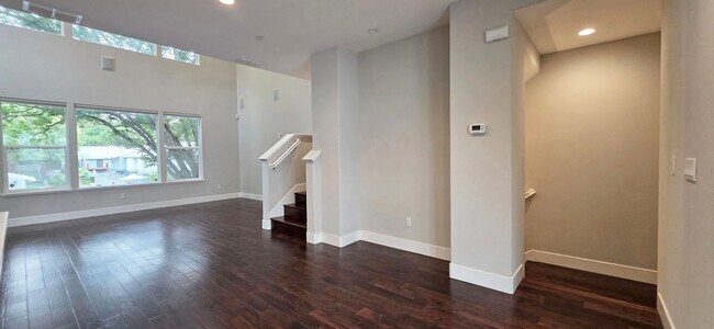 Building Photo - 409 10th St