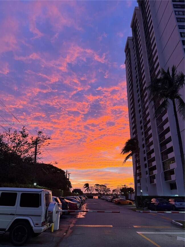 Building Photo - 5600 N Flagler Dr