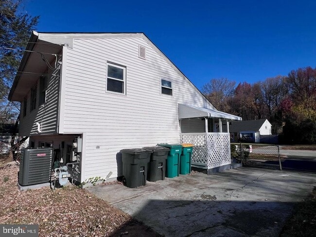 Building Photo - 17 Todd Ln