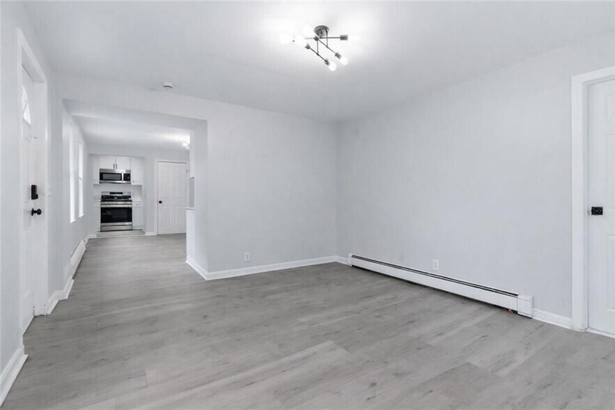 Building Photo - 92 Sylvian St