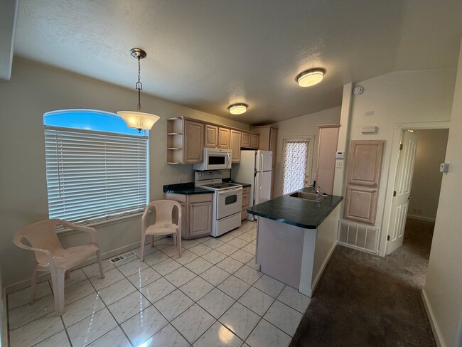 Building Photo - Cozy 1 Bed 1 Bath, 55+ Community