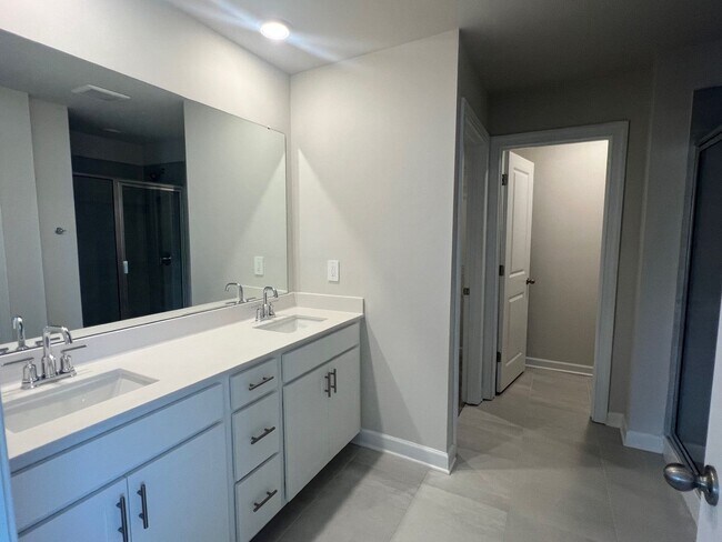 Building Photo - BRAND NEW - 3 Bed/2.5 Bath Home - Conover ...