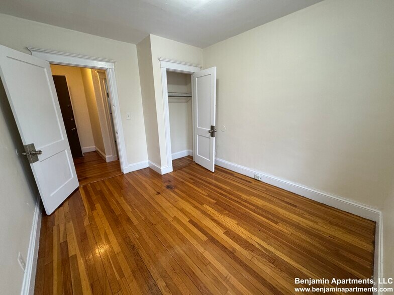 Building Photo - 5 Barrows St