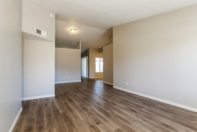 Building Photo - 1518 E Carter Rd