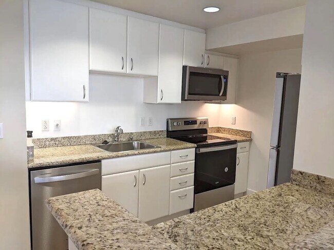 Primary Photo - 260 King St