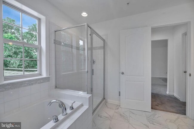 Building Photo - 8008 Hubble Dr