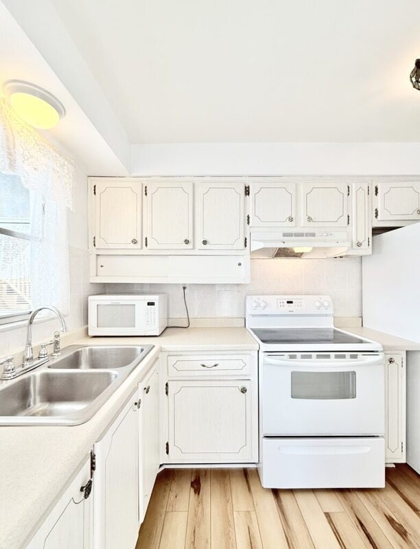 Building Photo - 445 32nd Ave N