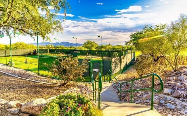 Building Photo - Gated Community!