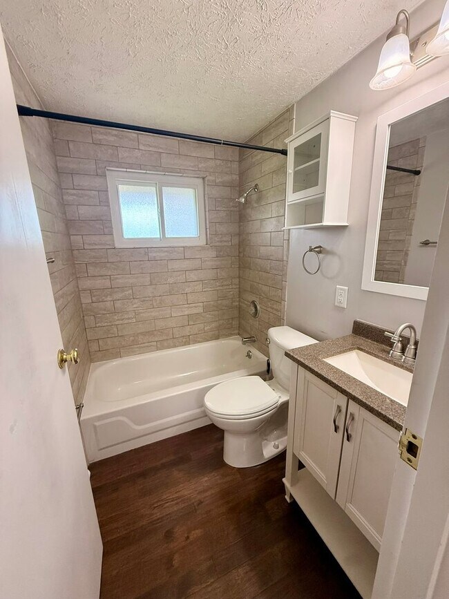 Building Photo - Updated 3BR Brick Ranch | Screened Porch | Attached Garage