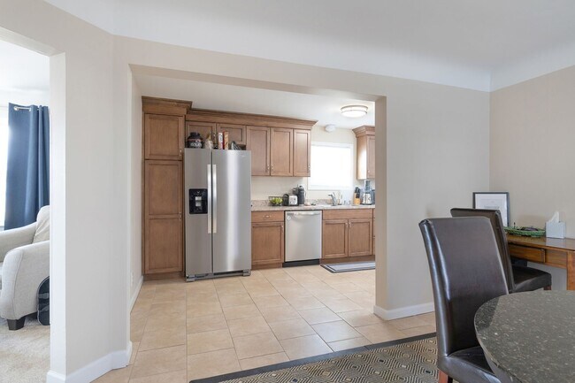 Building Photo - OPEN HOUSE SATURDAY 5/10 FROM 3:00 TO 4:00...