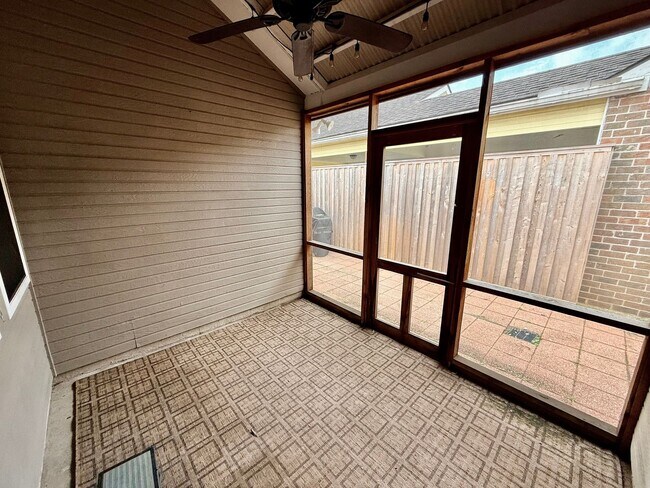 Building Photo - Spacious 3BR/2BA Home in Terre Haute – Fireplace, Garage, Fenced Yard + Lawn Care Included