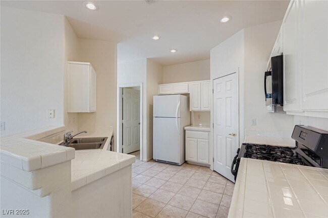Building Photo - 2406 Miki Ct