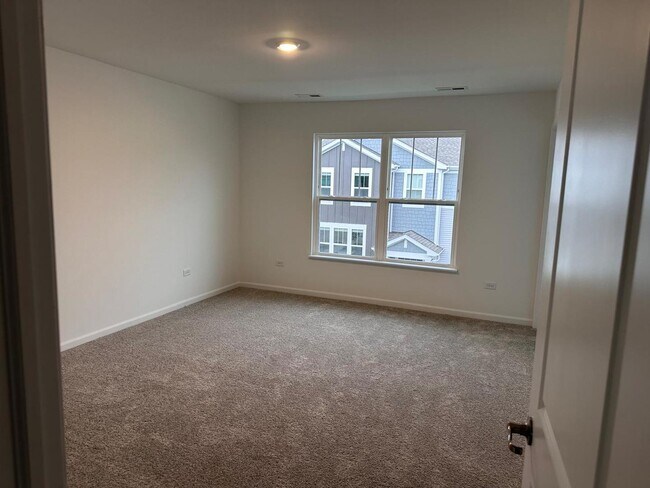 Building Photo - 560 Wolverine Dr