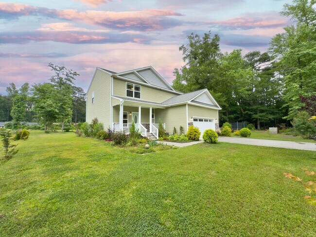 Building Photo - Newer Home