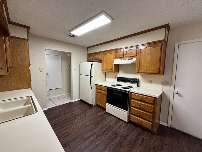 Building Photo - 2114 Kirby Lee St