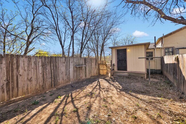 Building Photo - 652 N San Ignacio Ave