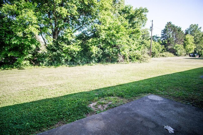 Building Photo - 113 Louella Dr