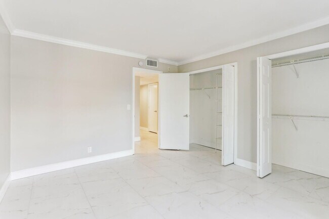 Building Photo - 950 Ponce De Leon Rd