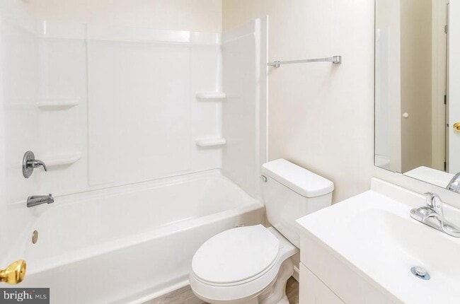 Building Photo - 45293 Rumsford Ln