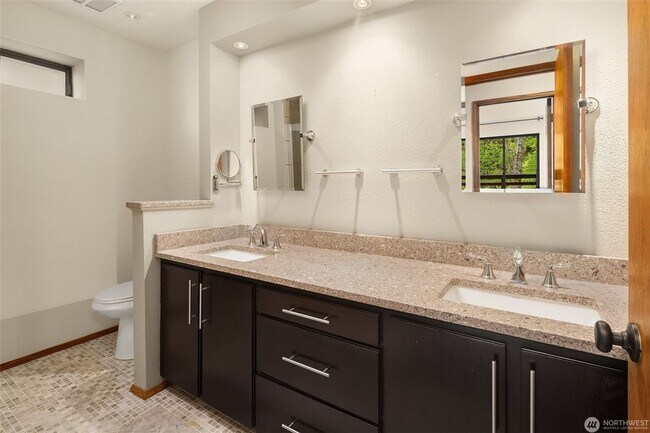Building Photo - 3bd/2.25ba Edmonds House