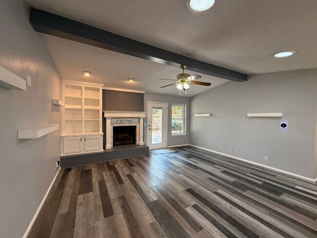 Building Photo - Beautifully Designed Home with Thoughtful ...