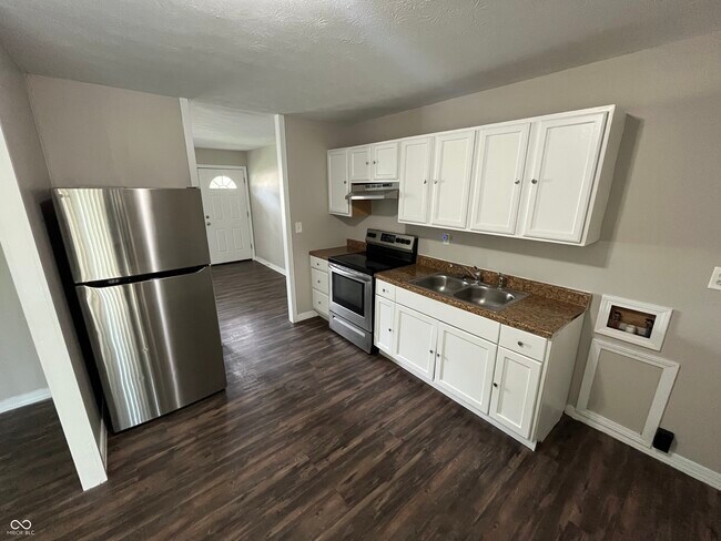 Building Photo - 3831 Bennett Dr