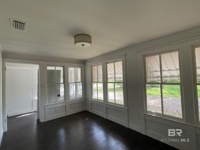 Building Photo - 216 W Rose Ave