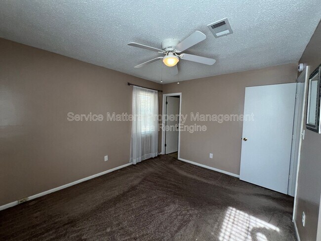 Building Photo - 3227 Fresno Ave