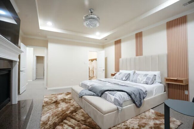 Building Photo - 5625 Dolores St