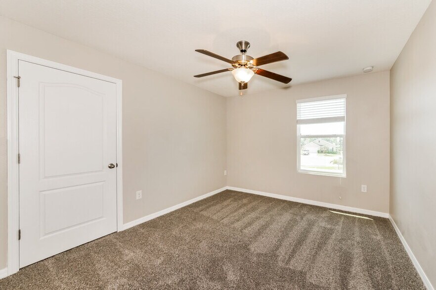 Building Photo - 204 Lone Dove Ln