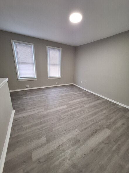 Building Photo - 627 E 2nd Ave